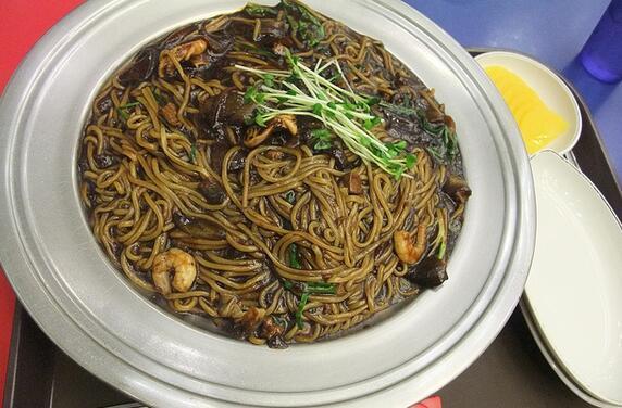 韩国全明星,小巷中的秘密美食天堂