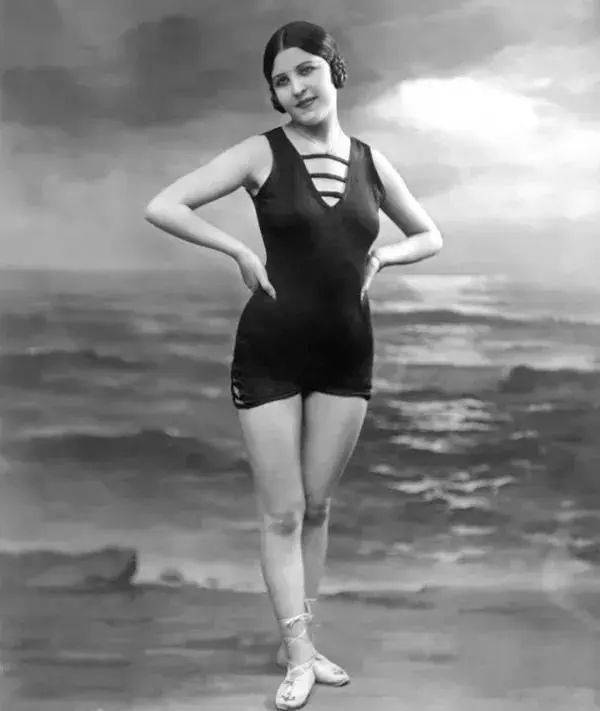 女子比赛泳装,回溯历史,探寻其在特定领域中的独特地位