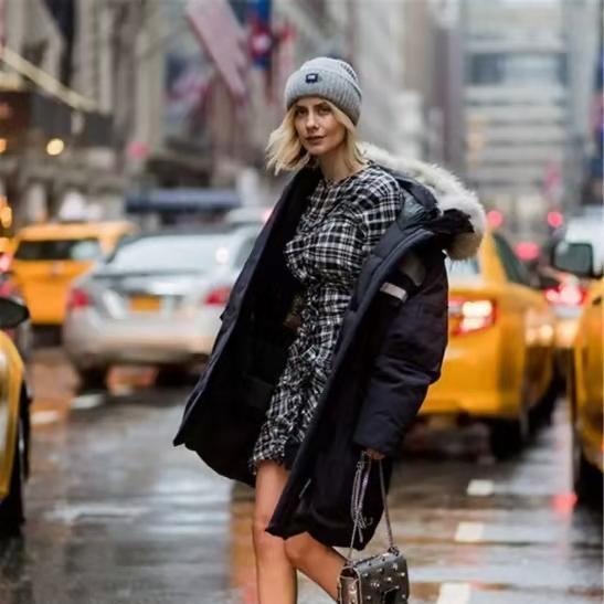 女明星羽绒服,时尚与保暖的完美结合