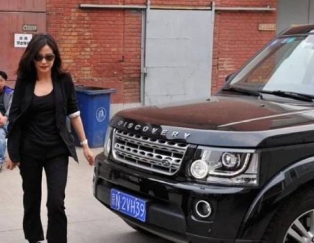 明星豪车大放送那些闪耀在娱乐圈的奢华座驾🚗