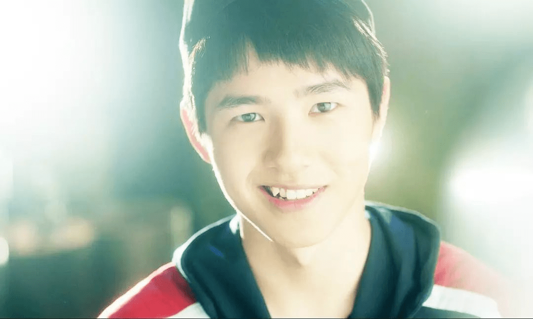 有小虎牙的明星,星光下的温暖日常