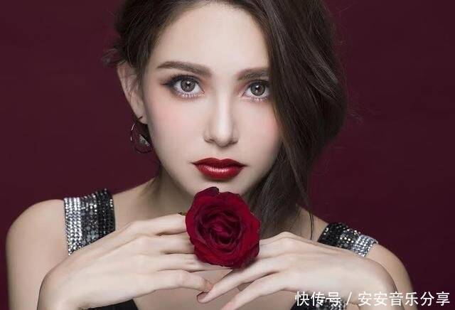 中日混血明星,跨越文化的自信与成就之旅