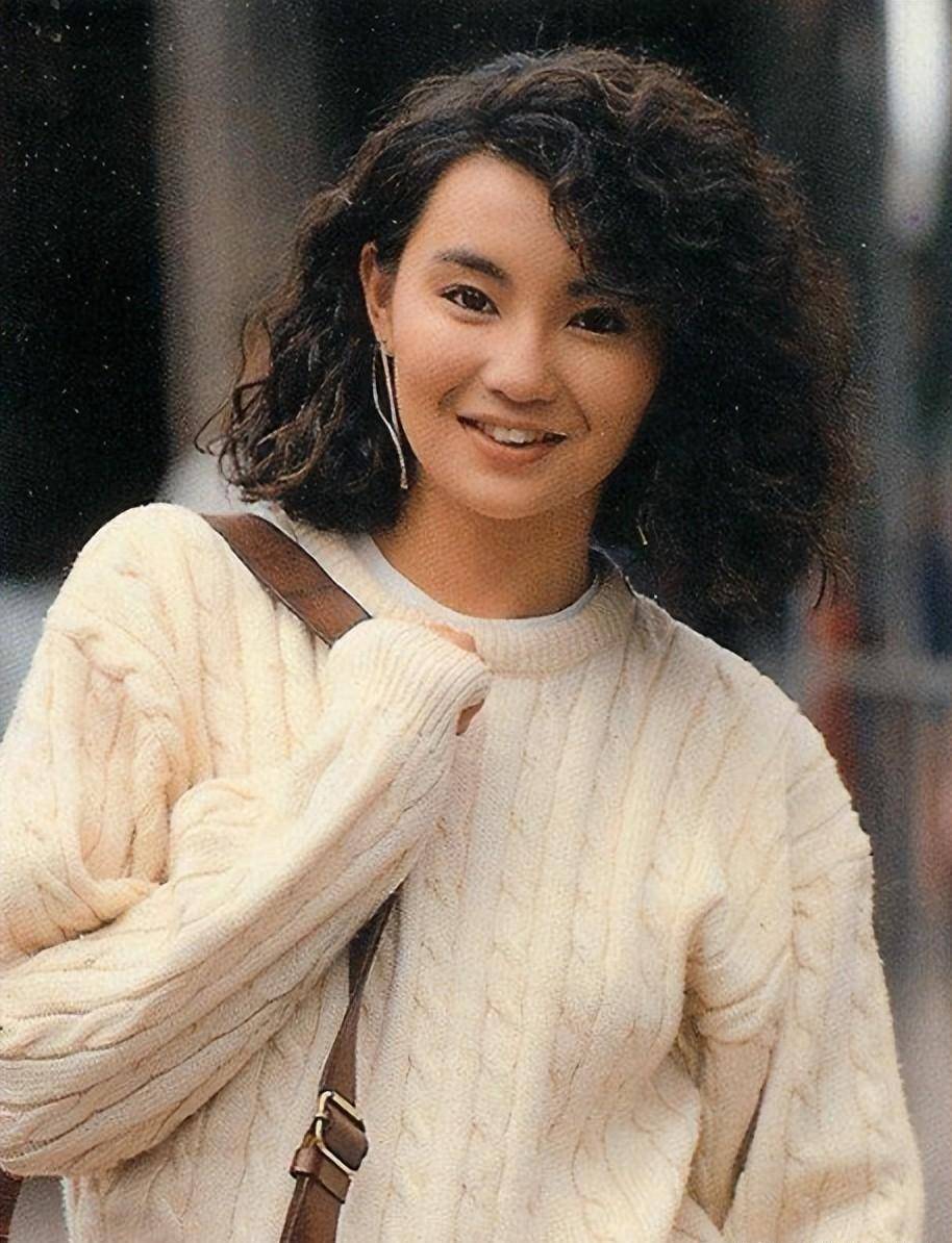 90年代的女明星与小巷中的秘密舞台