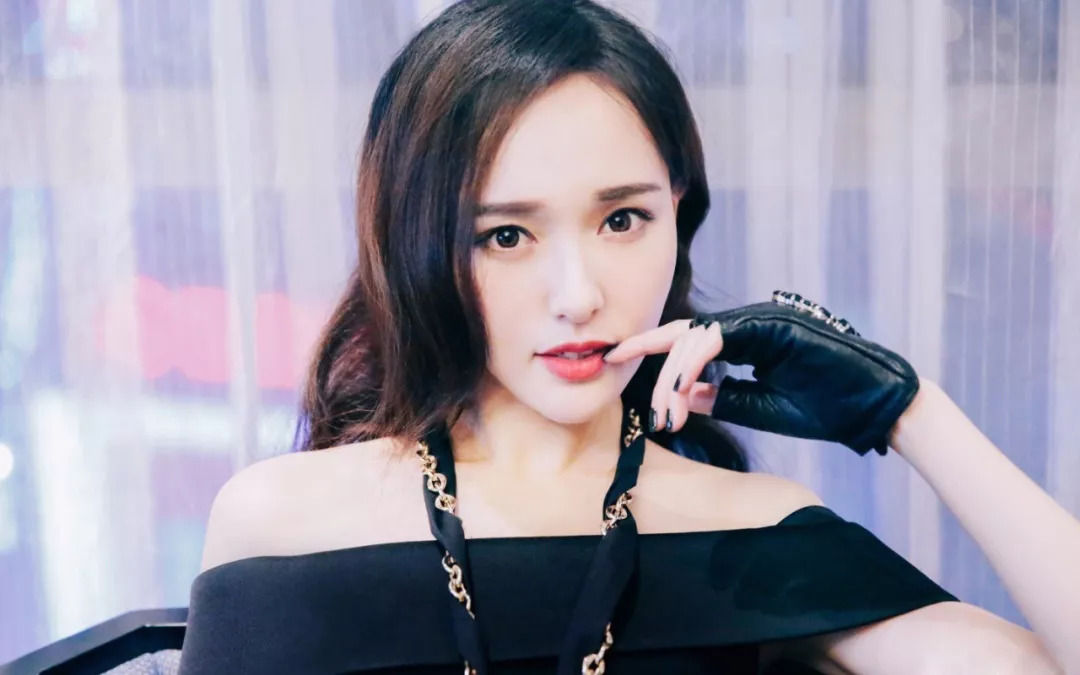 演员唐嫣个人资料,揭秘星光背后的故事与隐藏的小巷奇缘