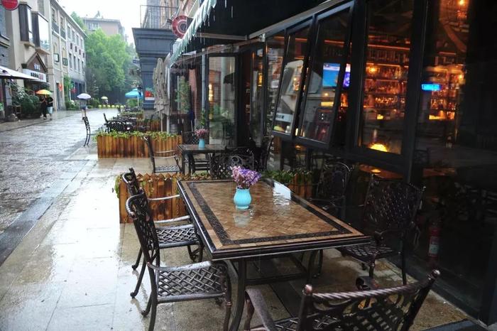 巷弄深处的特色小店与一场不期而遇的比赛作文