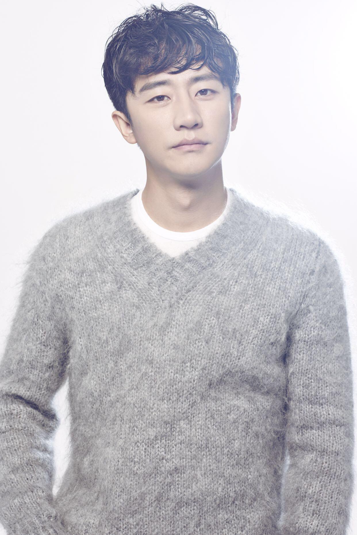 演员许威,演艺之路的璀璨之星