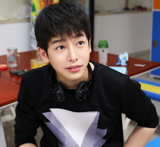 演员许威,演艺之路的璀璨之星