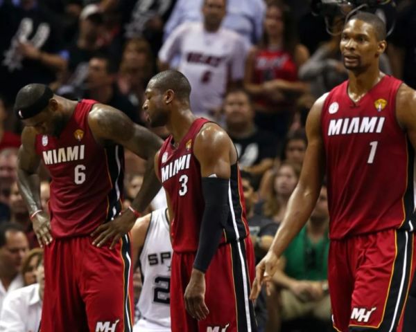 全新体验马刺比赛回放——科技重塑篮球经典,带你重温热血瞬间!