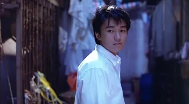 周星驰近照,变化中的星光,自信与成就的力量