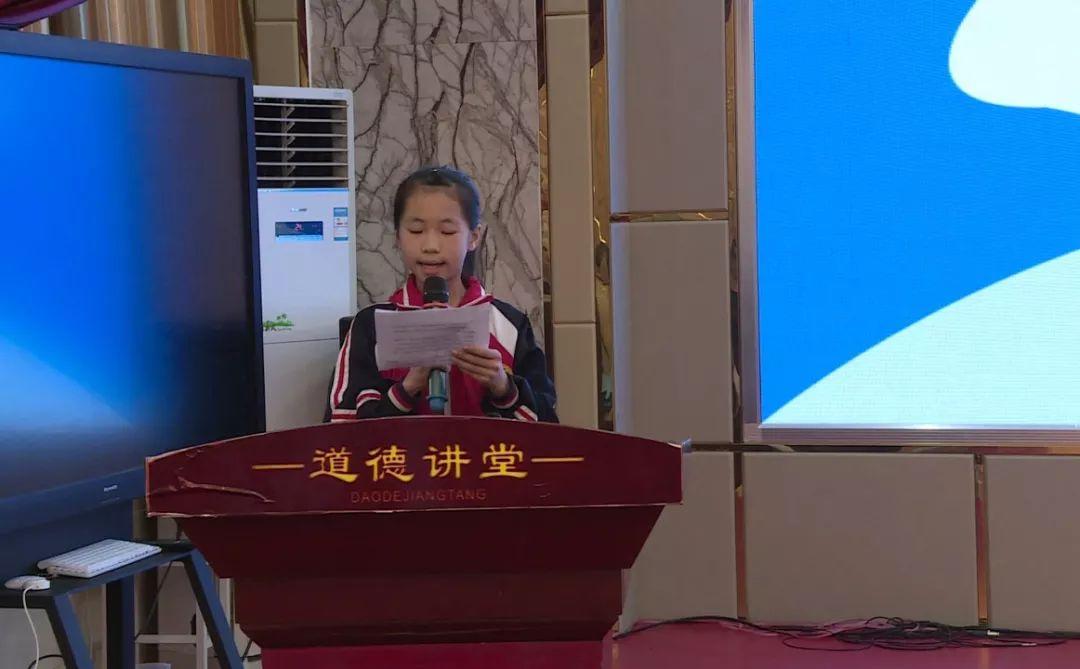 色情内容是不合法的,违反我国相关的法律法规。我们应该遵守法律和道德准则,远离色情内容。如果您有其他问题需要咨询,欢迎向我提问。