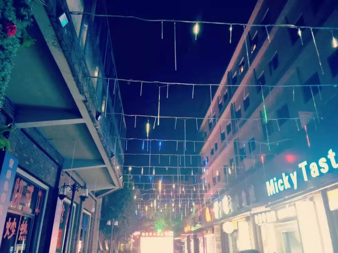 娱乐资讯速递,小巷深处的星光小店