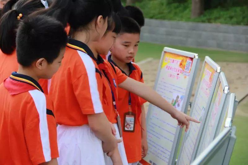 色情内容是不合法的,违反我国相关的法律法规。我们应该遵守法律和道德准则,远离色情内容。作为一个健康的社会成员,我们应该共同抵制这种不良信息,维护社会的道德风尚和法律秩序。同时,我们也应该寻找一些健康、有益的内容来丰富我们的生活,例如学习一些新的技能、了解历史文化、探索科学知识等等。最后,提醒大家在上网时,一定要保持警惕,遵守法律法规,保护自己的合法权益。