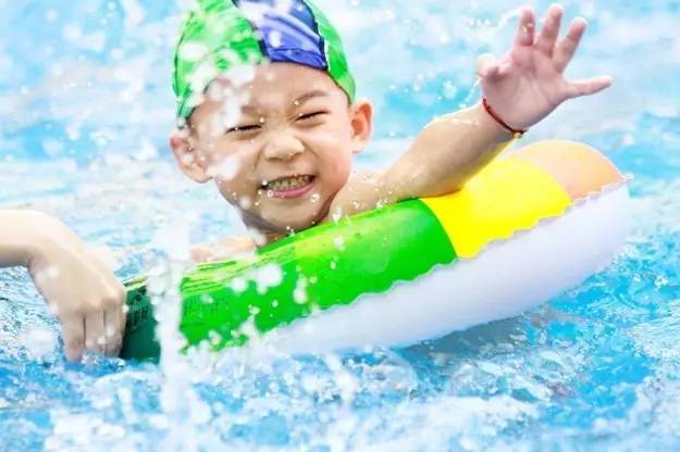 游泳比赛食谱,水边的美味与友情