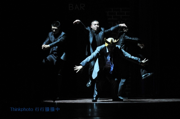 午夜电影街,梦想、变化与自信的舞台