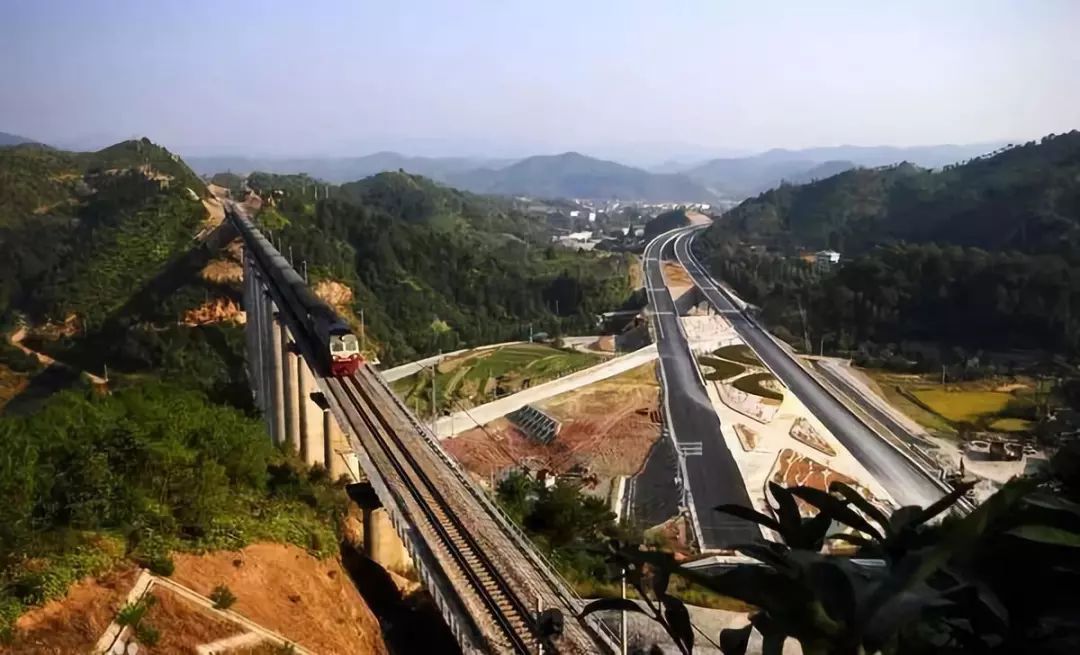 南三龙铁路最新进展,驶向自然美景的旅程,寻找内心的平和与宁静