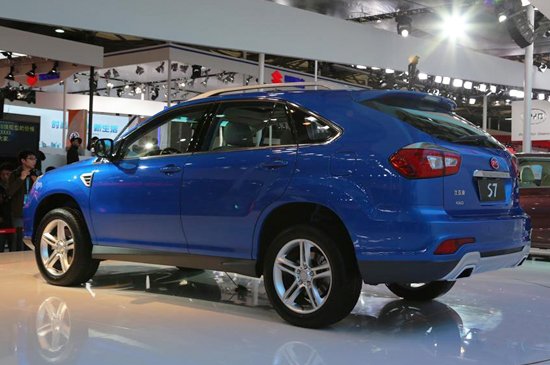 重磅消息比亚迪S7四驱即将震撼上市!准备好迎接全新四驱体验了吗?