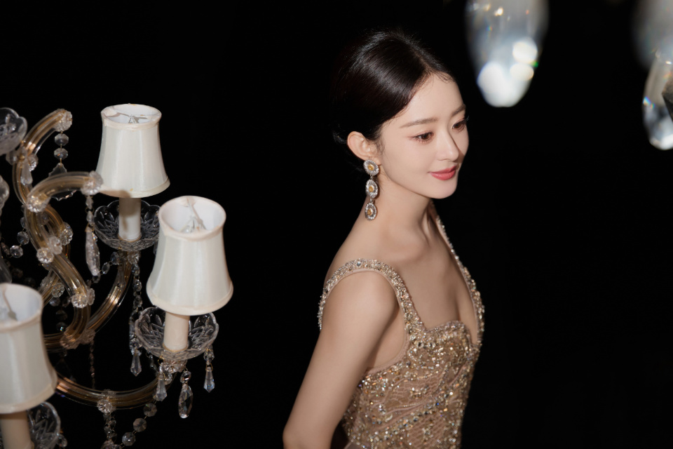 赵丽颖短发新造型亮相,一场寻找内心平静的旅行