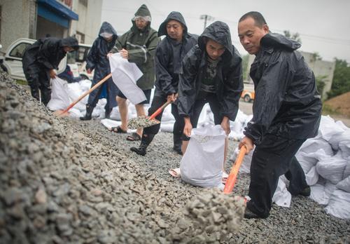 长江最新汛情,多方观点分析与个人立场阐述