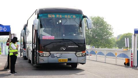 重磅推出公交车动漫——未来出行的高科技艺术品,重塑您的城市生活体验!