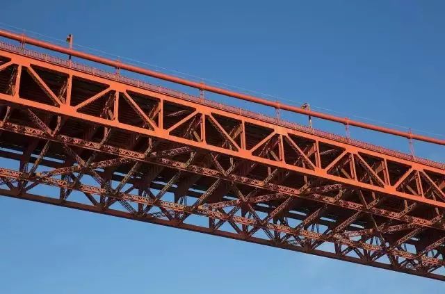 钢构上市,家的温馨与友情的桥梁