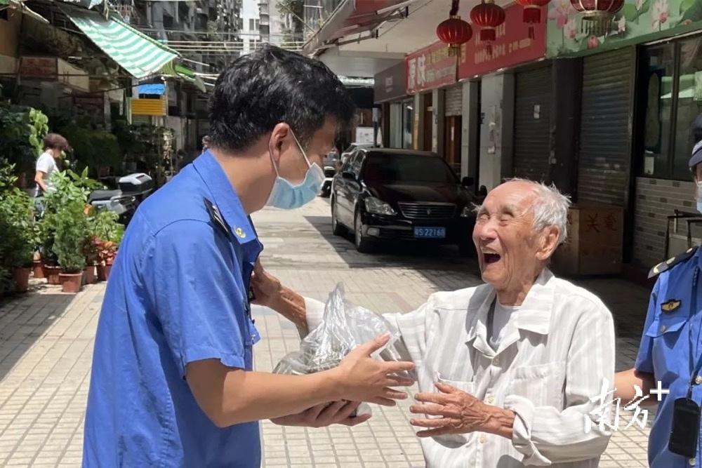 东莞搬运工的日常奇遇与友情的温暖纽带