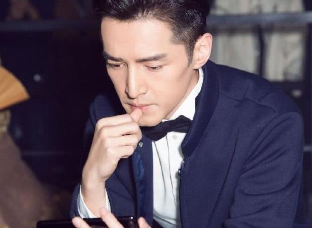 胡歌近期行程揭秘,小巷中的独特探索之旅