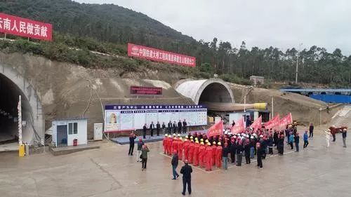 石泸高速最新动态,进展、挑战与前景展望