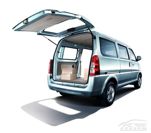 五菱荣光价格,时代背景下的细致解读