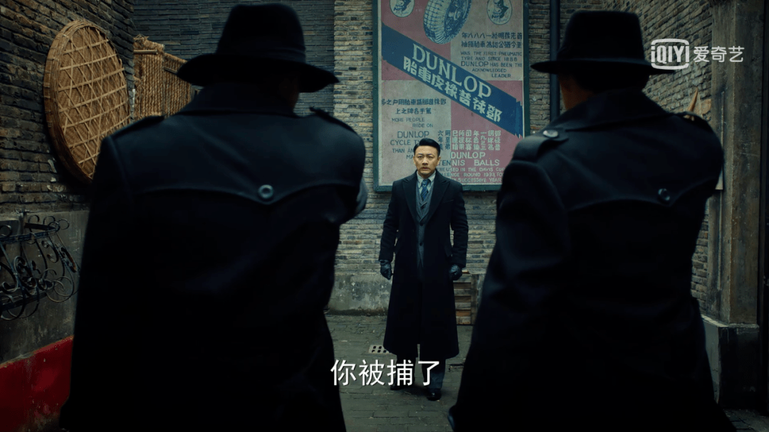 警中警演员,小巷中的秘密剧场