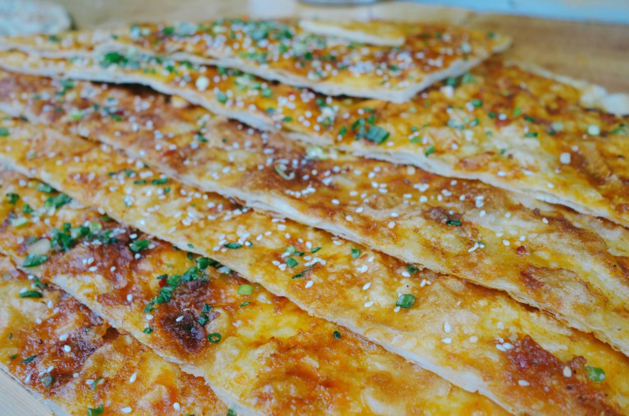 联想香港上市,探索小巷中的独特风味——联想香巷美食记