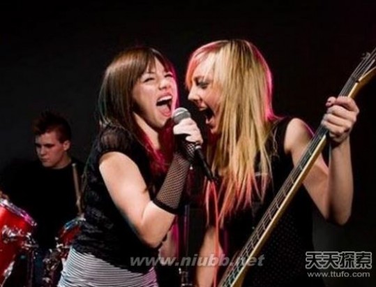 最新美女冲突事件,科技新品重塑生活,体验前所未有的高科技魅力