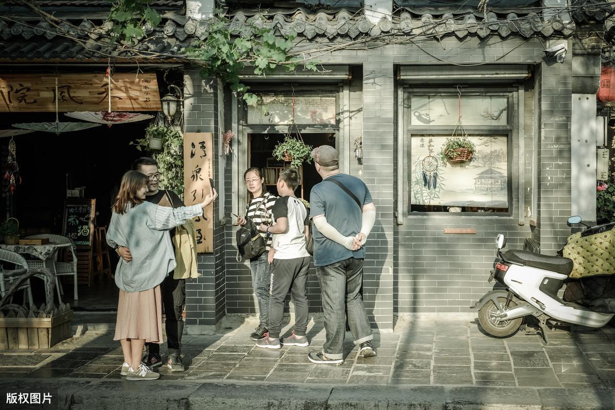 巷弄中的胜利之歌,梦见拔河比赛赢了,遇见一家隐藏的小巷美食店