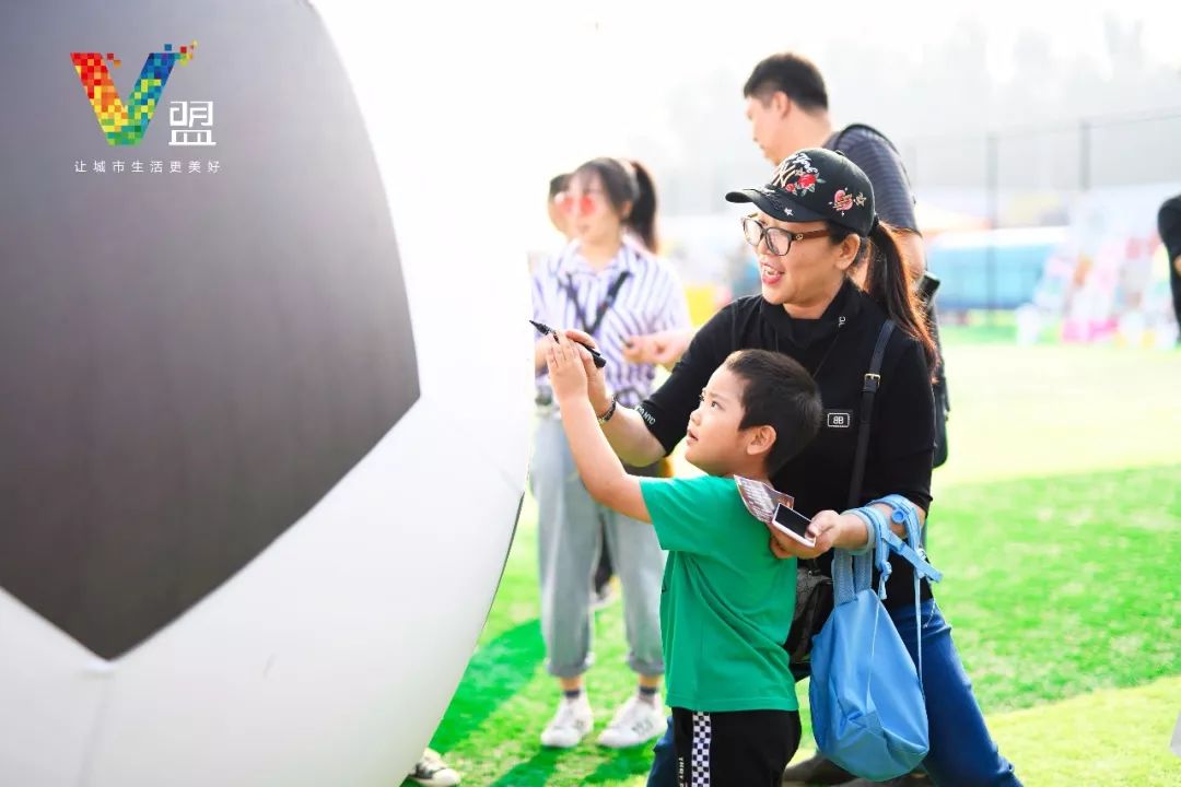 足球比赛助威,一场热血的盛宴