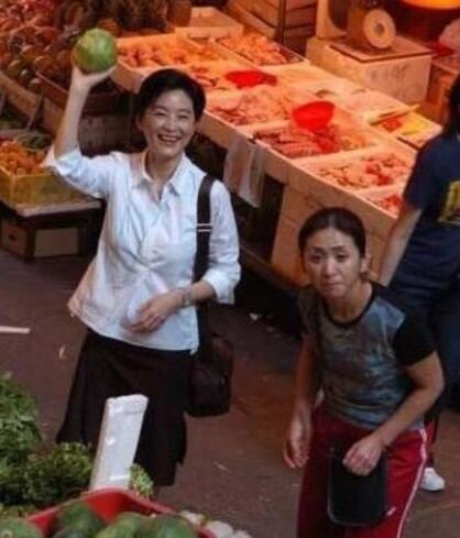 接地气的明星,让人心动的存在!🌟