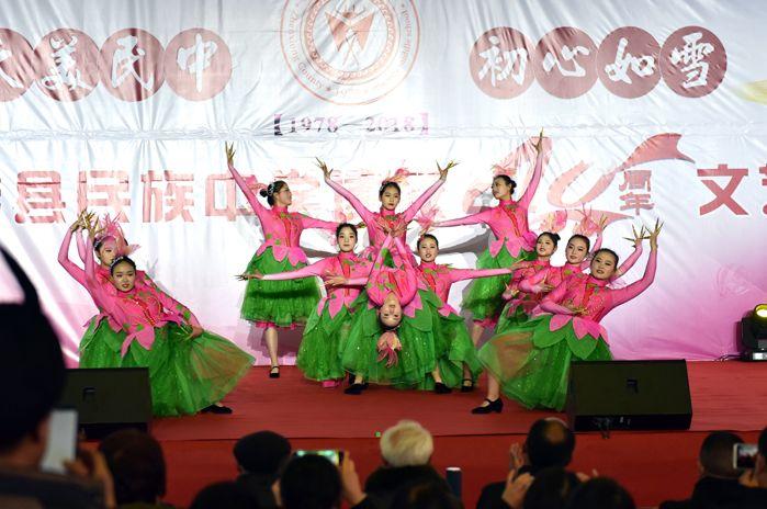 校歌比赛串词,小巷中的音符盛宴与一家特色小店的奇遇