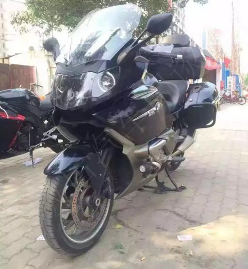 宝马摩托车1600新款震撼登场,速度与艺术的完美结合!