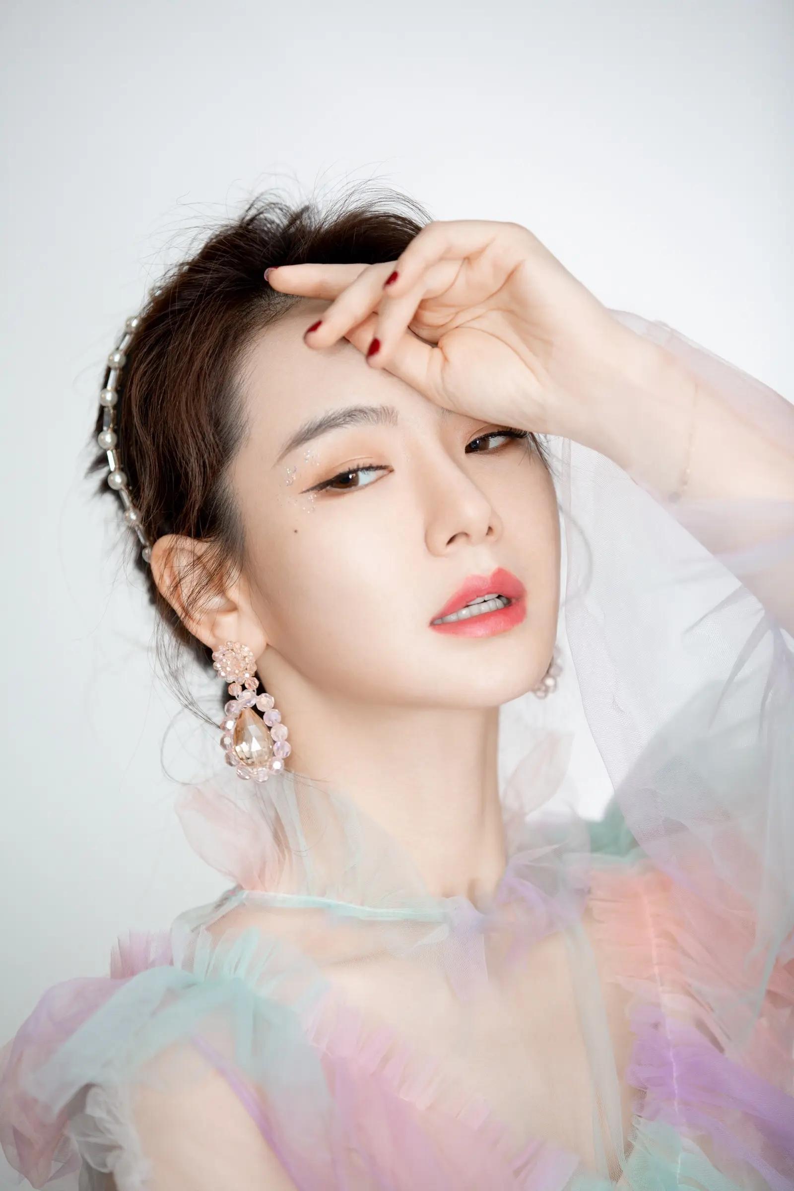 📸戚薇近期写真,惊艳时刻定格瞬间!🌟