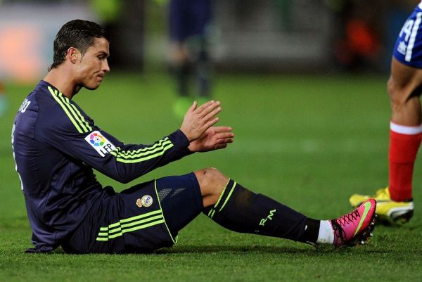 C罗与梅西,球场上的巨星对决