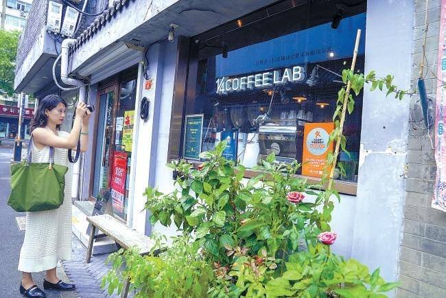 网贷上市,小巷中的神秘小店探秘