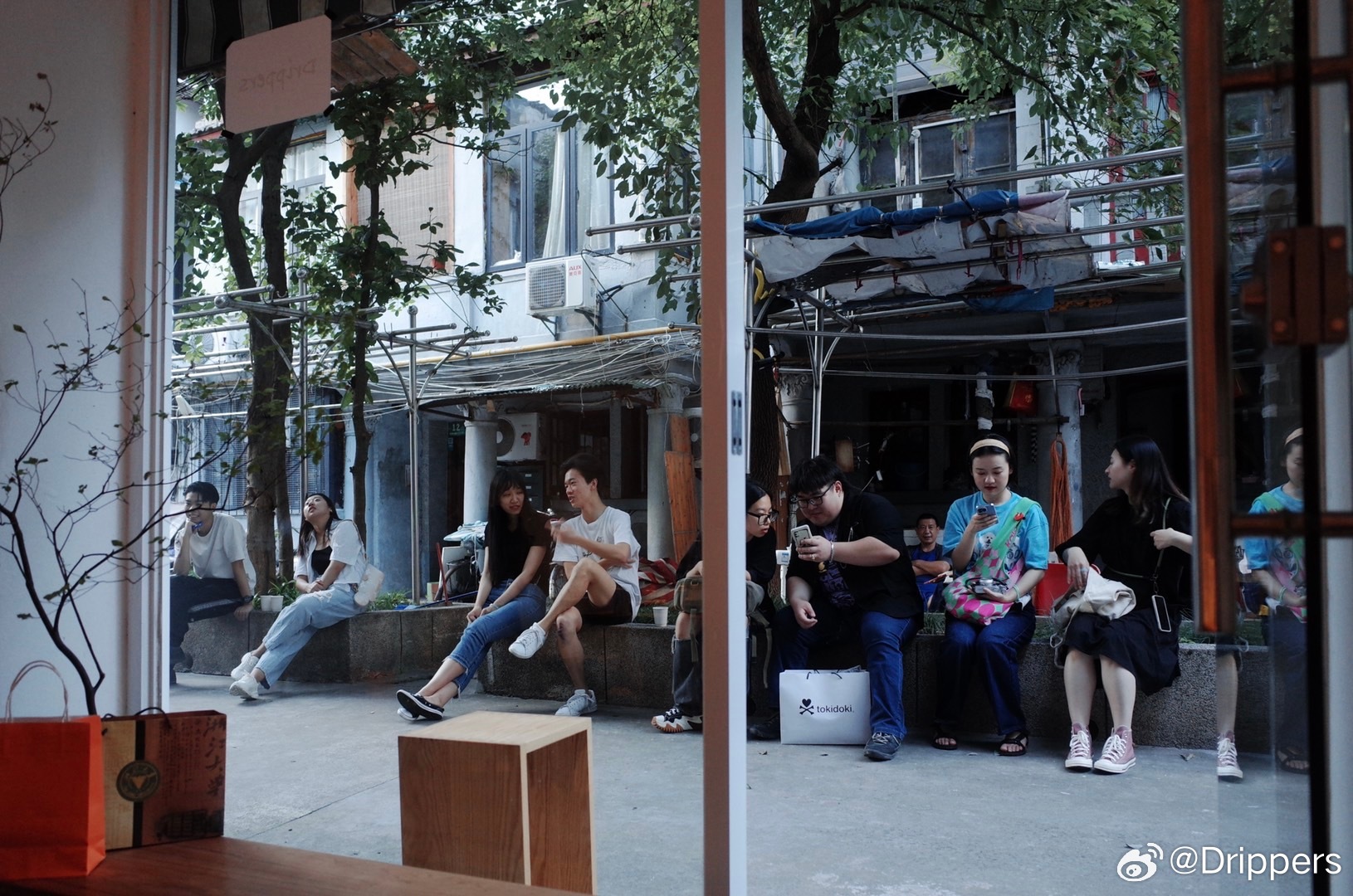 探索小巷中的惊喜宝藏——73es最新网站带你发现隐藏的特色小店