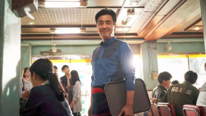 最新屎笑话与小巷中的神秘小店