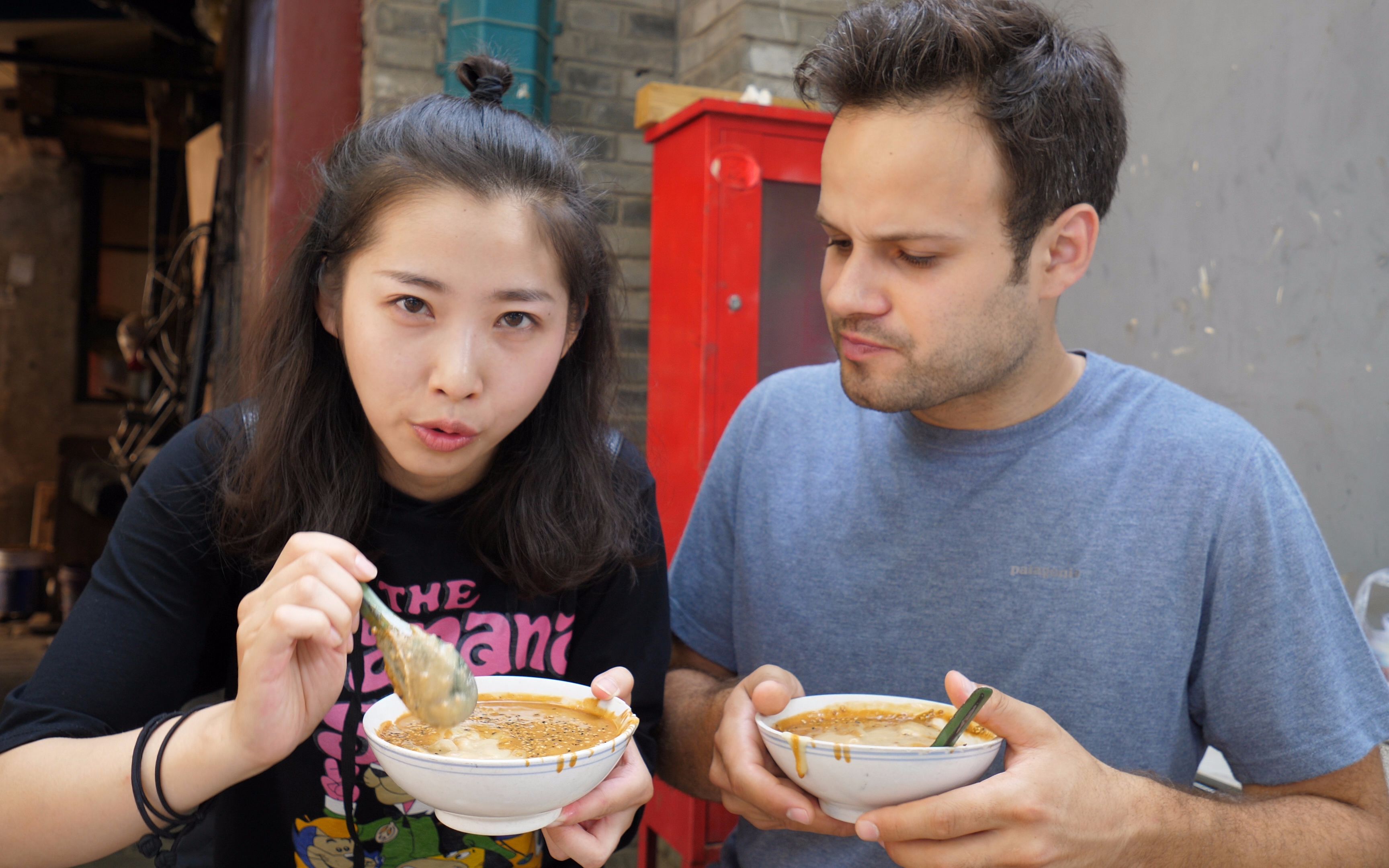 最新夫妻直播,小巷中的独特风味,带你探索隐藏的美食秘境!