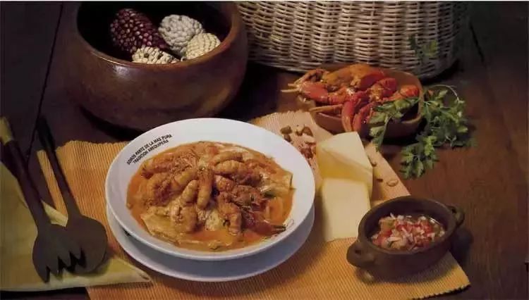 草帽肥肥最新,小巷中的美食秘境