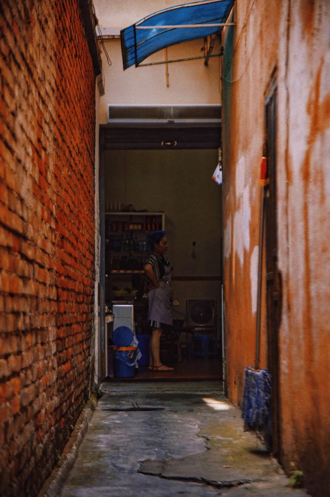 慢动作最新,小巷中的隐秘美味