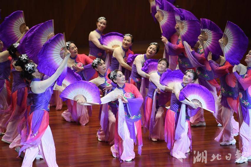 最新广舞蹈,舞动人生,自信与成就感的旋律