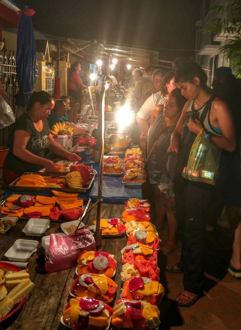 老挝铁路最新动态,小巷深处的独特风情与一家迷人小店