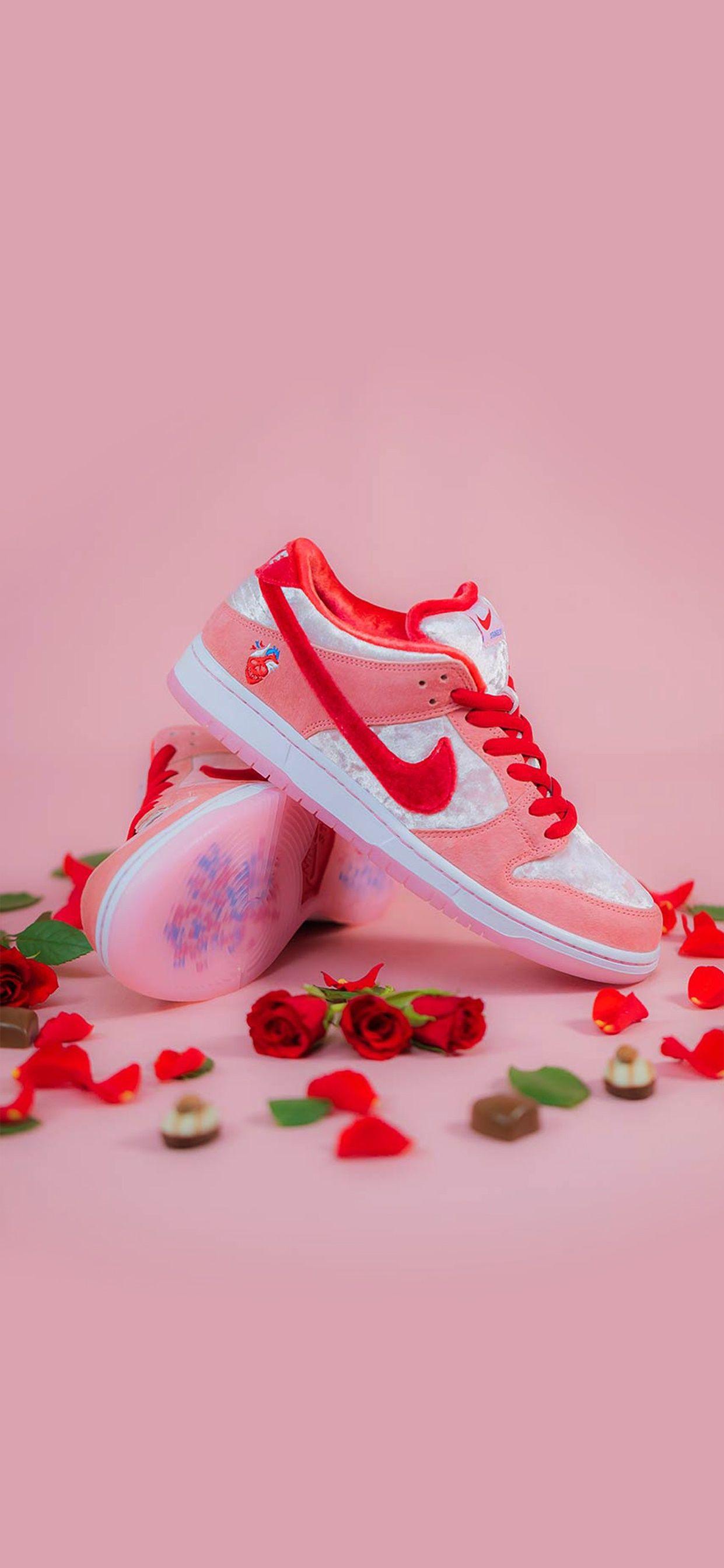 最新Nike女鞋,友谊的小船与时尚的大冒险