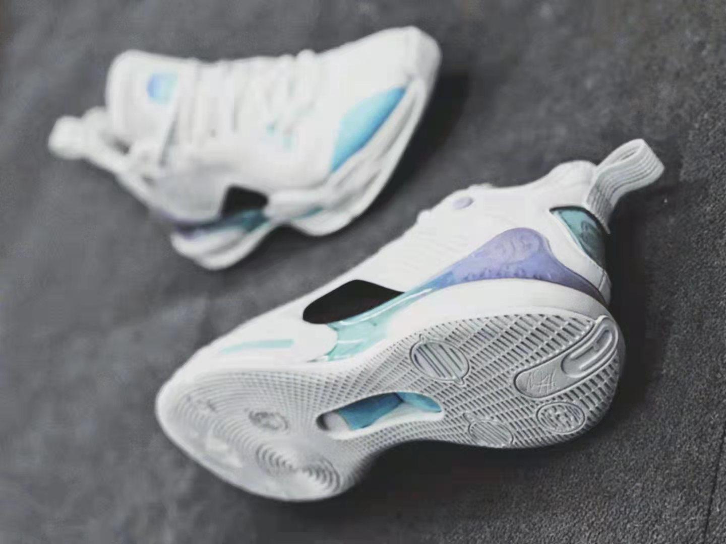 李宁最新海报及神秘女主角身份揭秘