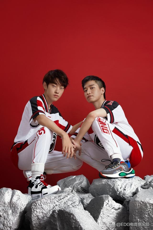 李宁最新海报及神秘女主角身份揭秘